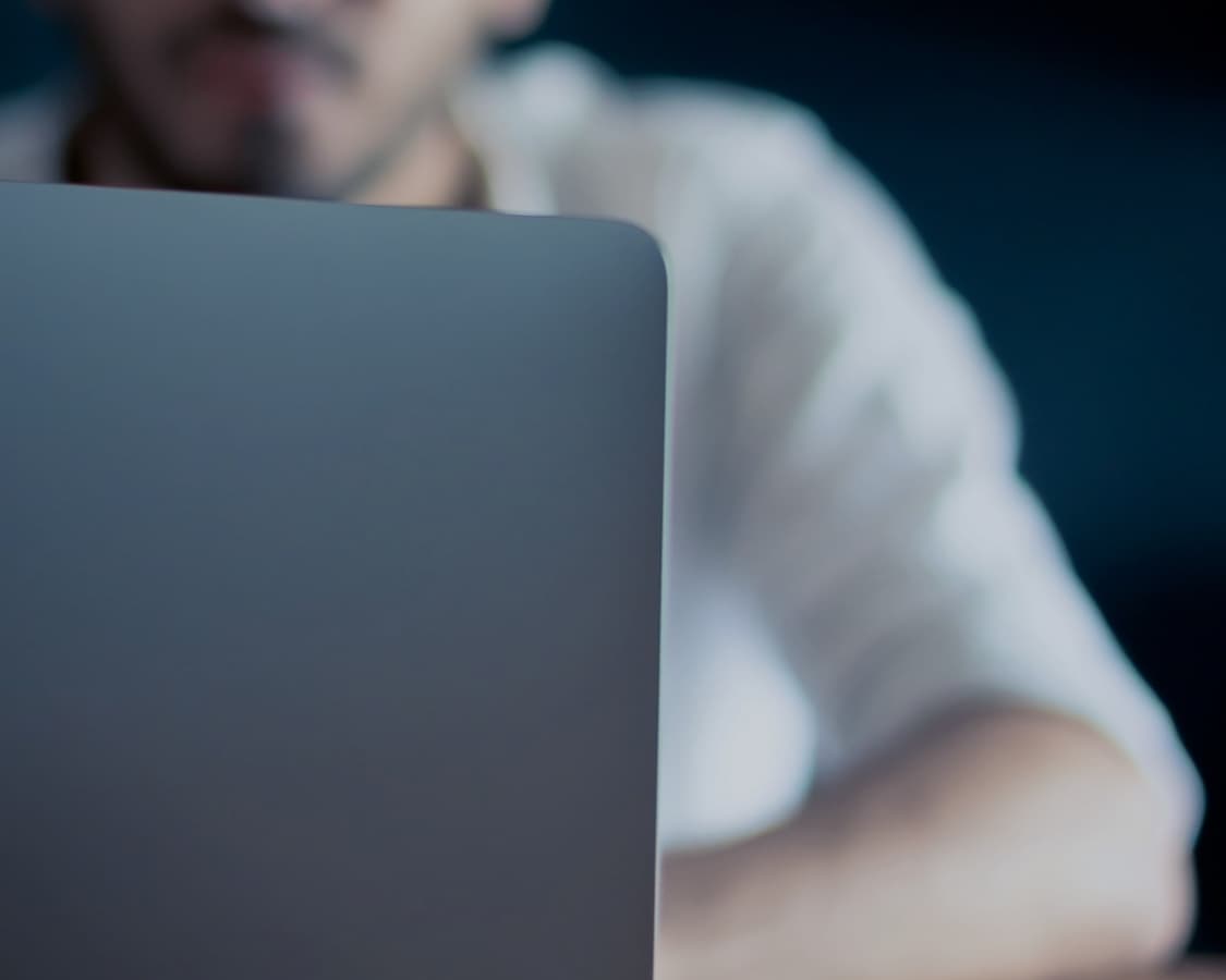 watch a laptop image