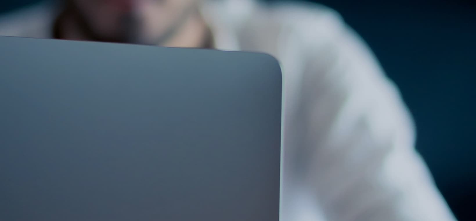 watch a laptop image generic